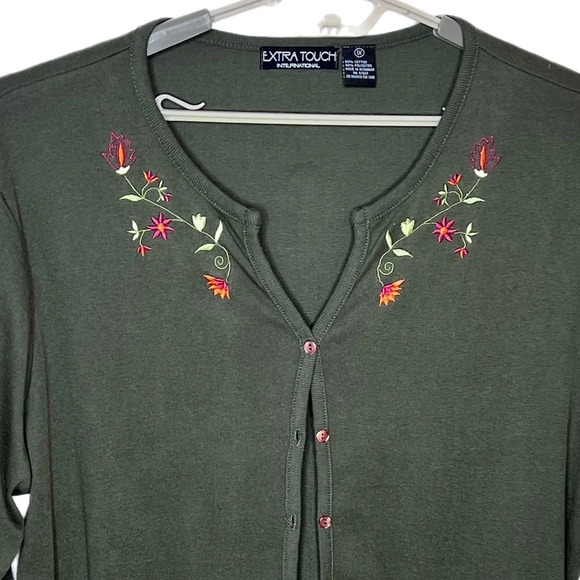 Extra Touch International cardigan sweater size 1X.  Embroidery around the neck. - Picture 3 of 4